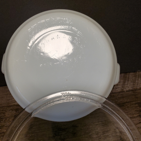 Dynaware Vintage Pyr-o-rex Small Milk Glass Baking Dish with Lid. Brown Floral - Picture 6 of 6